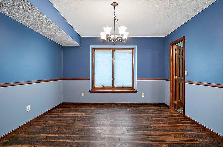 Piso pintado en tonos azules en calafell