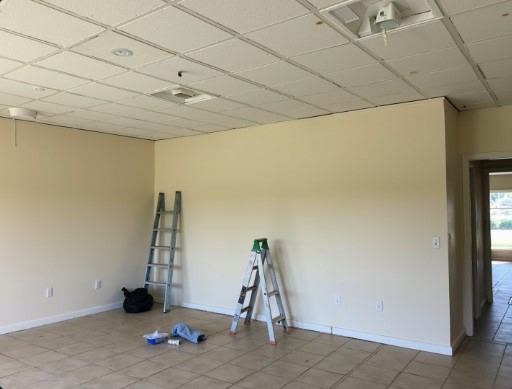 local comercial pintado en calafell