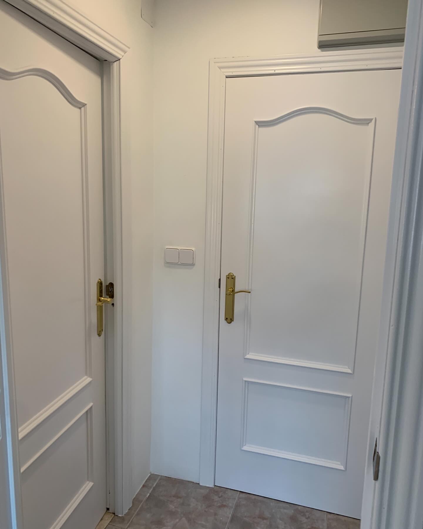 puertas pintadas en en blanco